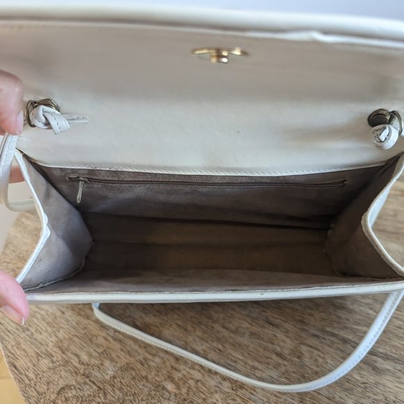 Vintage White and Gold Purse - Picture 8 of 12
